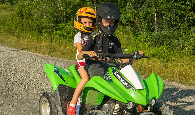 Immobilien Kanada - Nova Scotia - ATV fahren auf dem Celtic Shore Trail auf Cape Breton Island bei Adventure Trail Estates